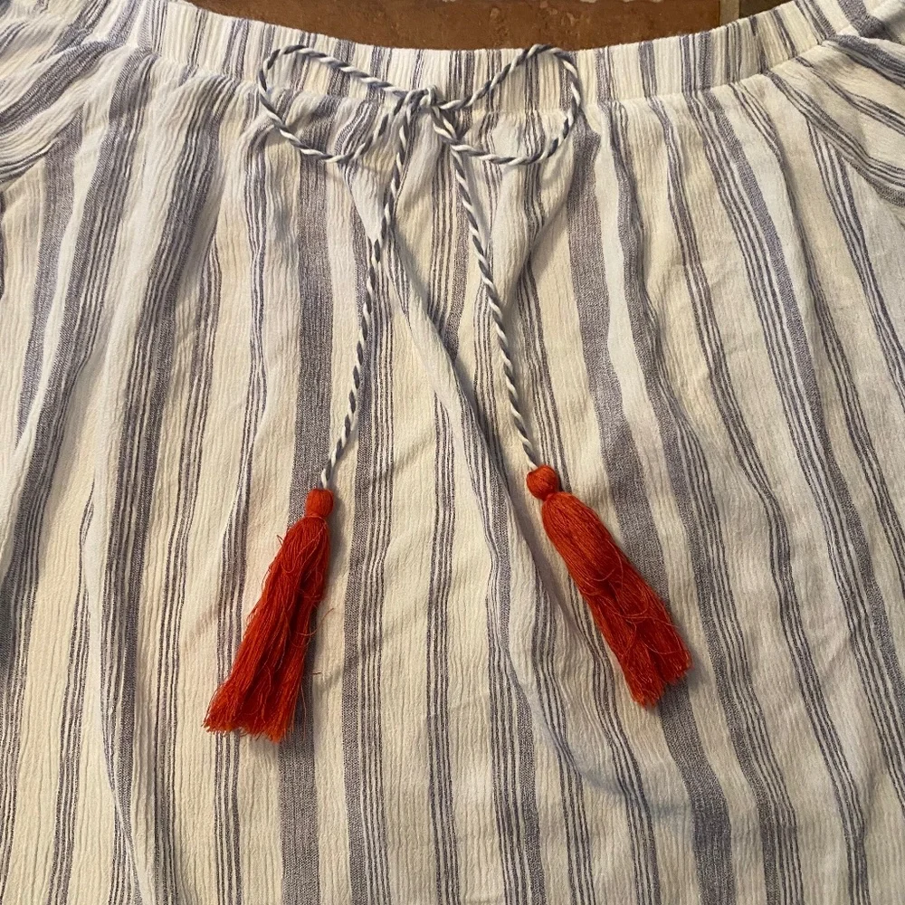 Altar’d State M off the shoulder embroidered bell sleeve boho top - Picture 5 of 8